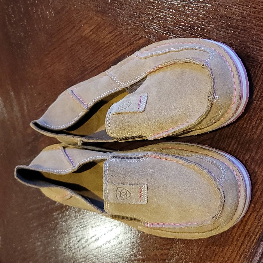 Ariat, like new, size 6.5